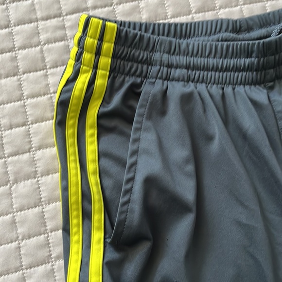 Adidas shorts - Picture 6 of 7